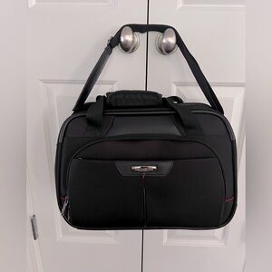 Samsonite Classic Black Business Briefcase Laptop bag Like new 11x16.5x8